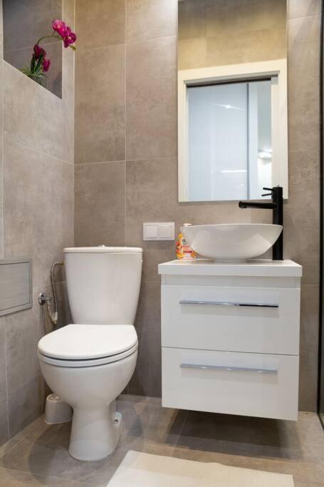 Shy But Shining! Lovely, Stylish & Fully Equipped. Cracóvia Exterior foto