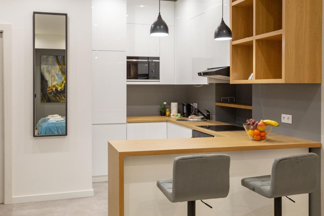 Shy But Shining! Lovely, Stylish & Fully Equipped. Cracóvia Exterior foto
