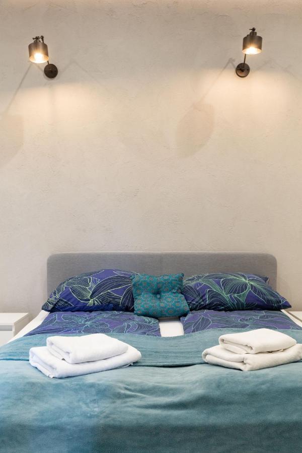 Shy But Shining! Lovely, Stylish & Fully Equipped. Cracóvia Exterior foto