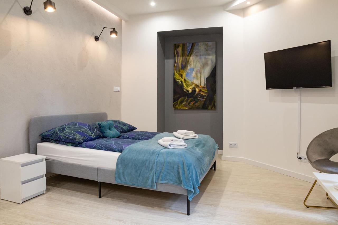 Shy But Shining! Lovely, Stylish & Fully Equipped. Cracóvia Exterior foto