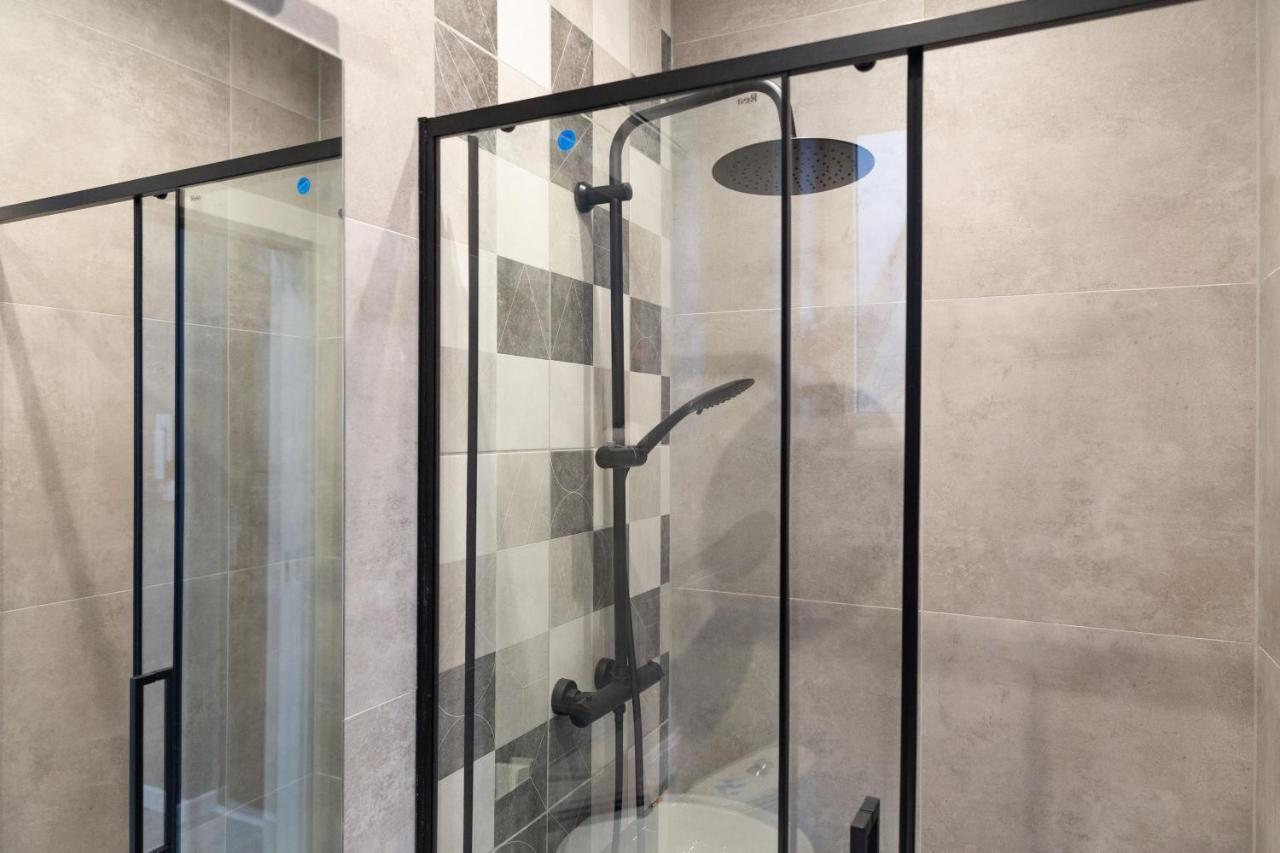 Shy But Shining! Lovely, Stylish & Fully Equipped. Cracóvia Exterior foto